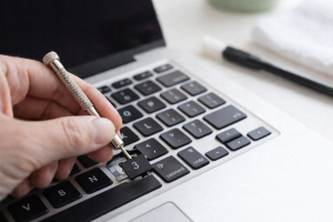 Eenvoudige instructies voor het verwijderen van laptoptoetsen